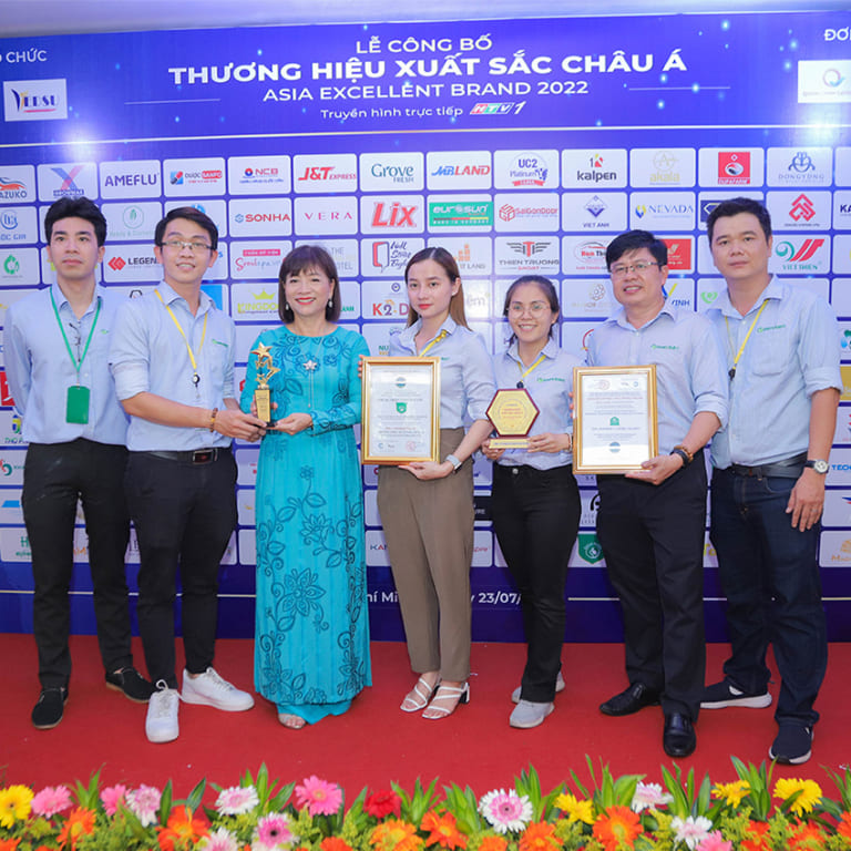 Cán bộ công nhân viên của Công ty Cổ Phần XNK Hải Bình có mặt tại lễ trao giải thưởng Thương Hiệu Xuất Sắc Châu Á